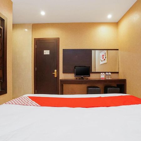 Istana Permata Ngagel Hotel Surabaya Exterior photo