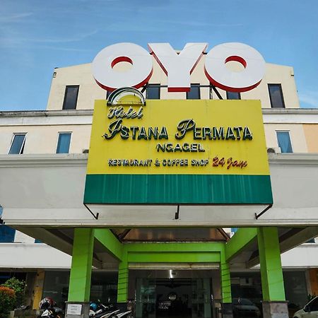 Istana Permata Ngagel Hotel Surabaya Exterior photo