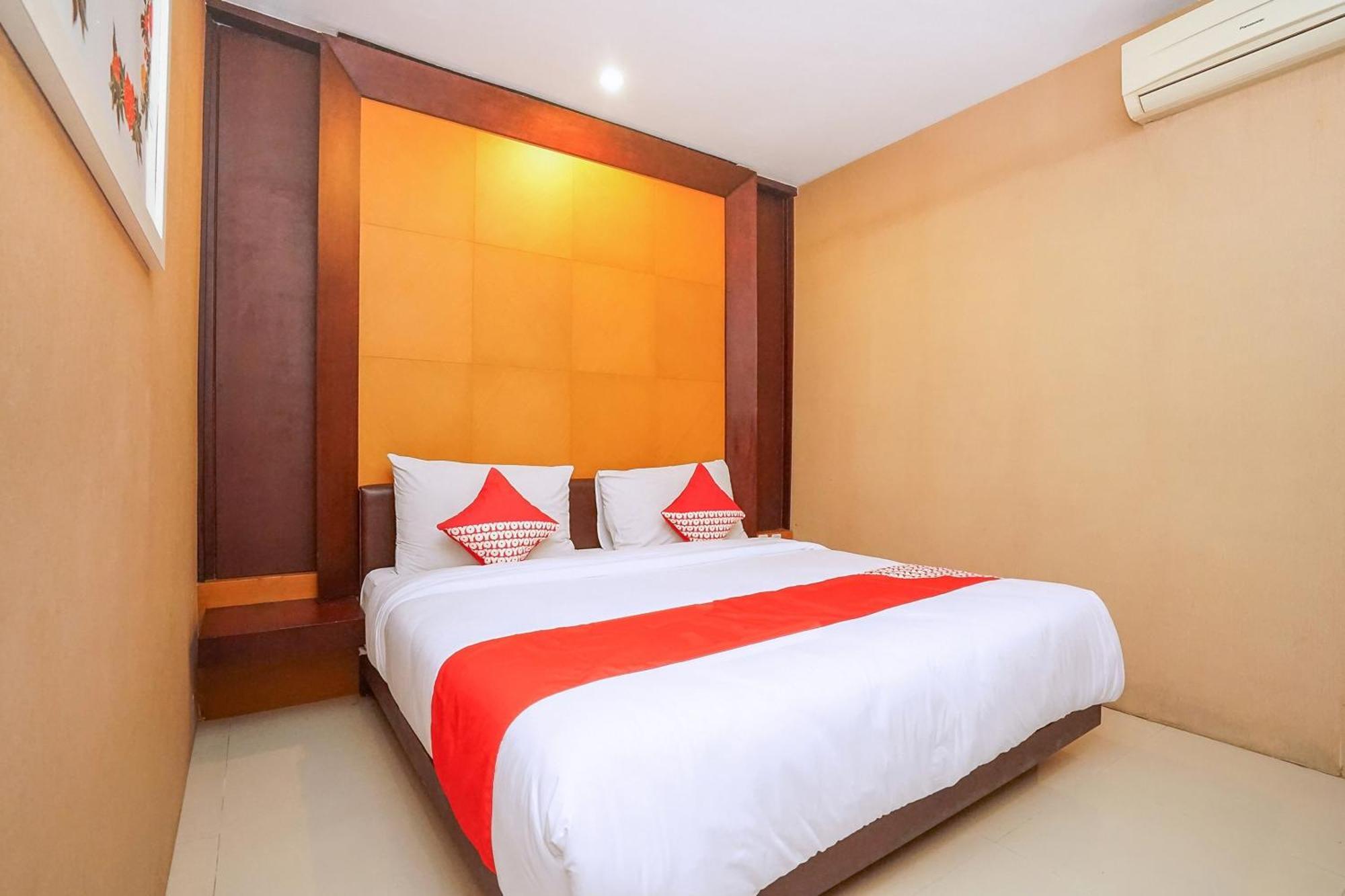 Istana Permata Ngagel Hotel Surabaya Exterior photo