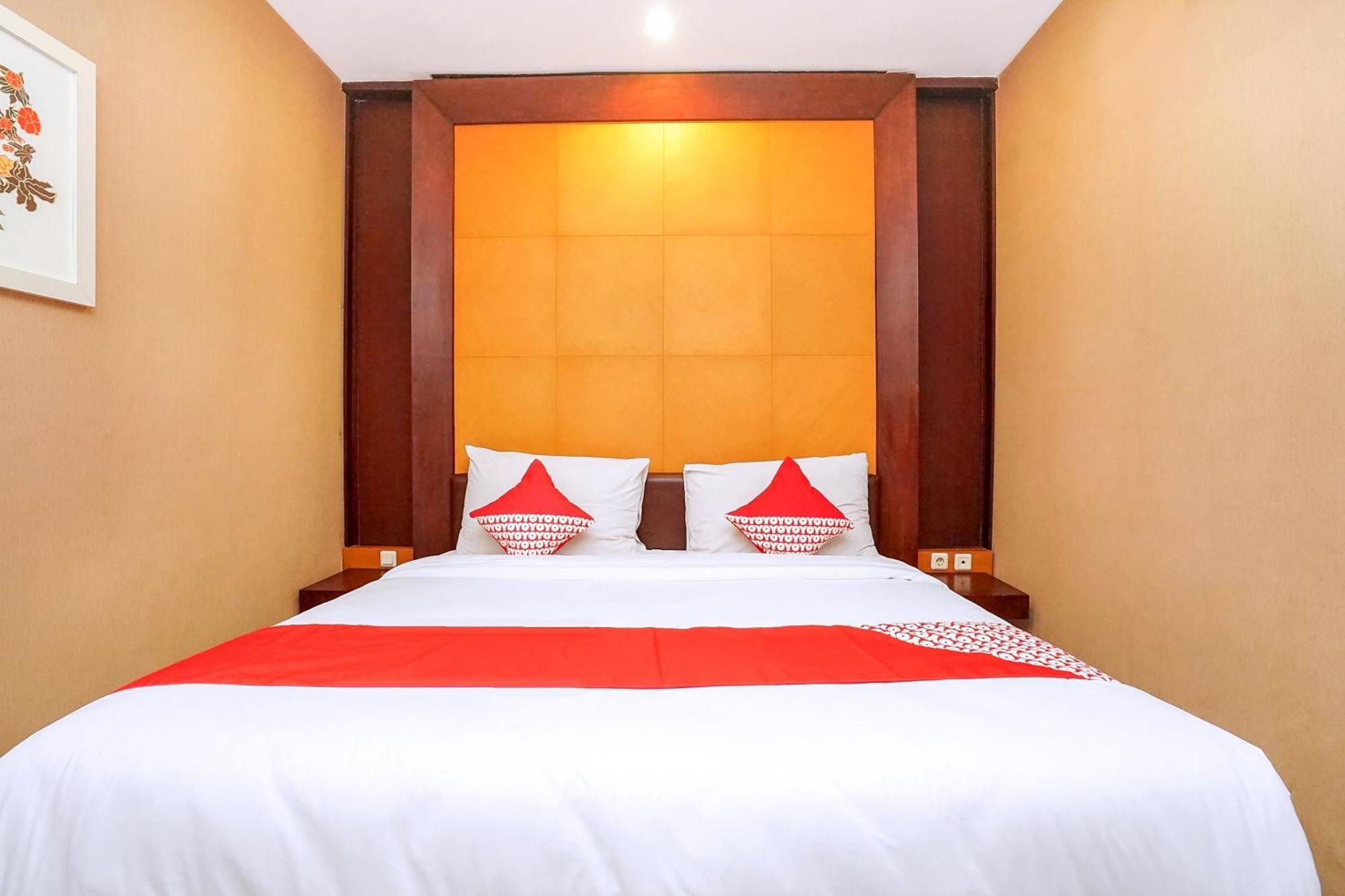 Istana Permata Ngagel Hotel Surabaya Exterior photo