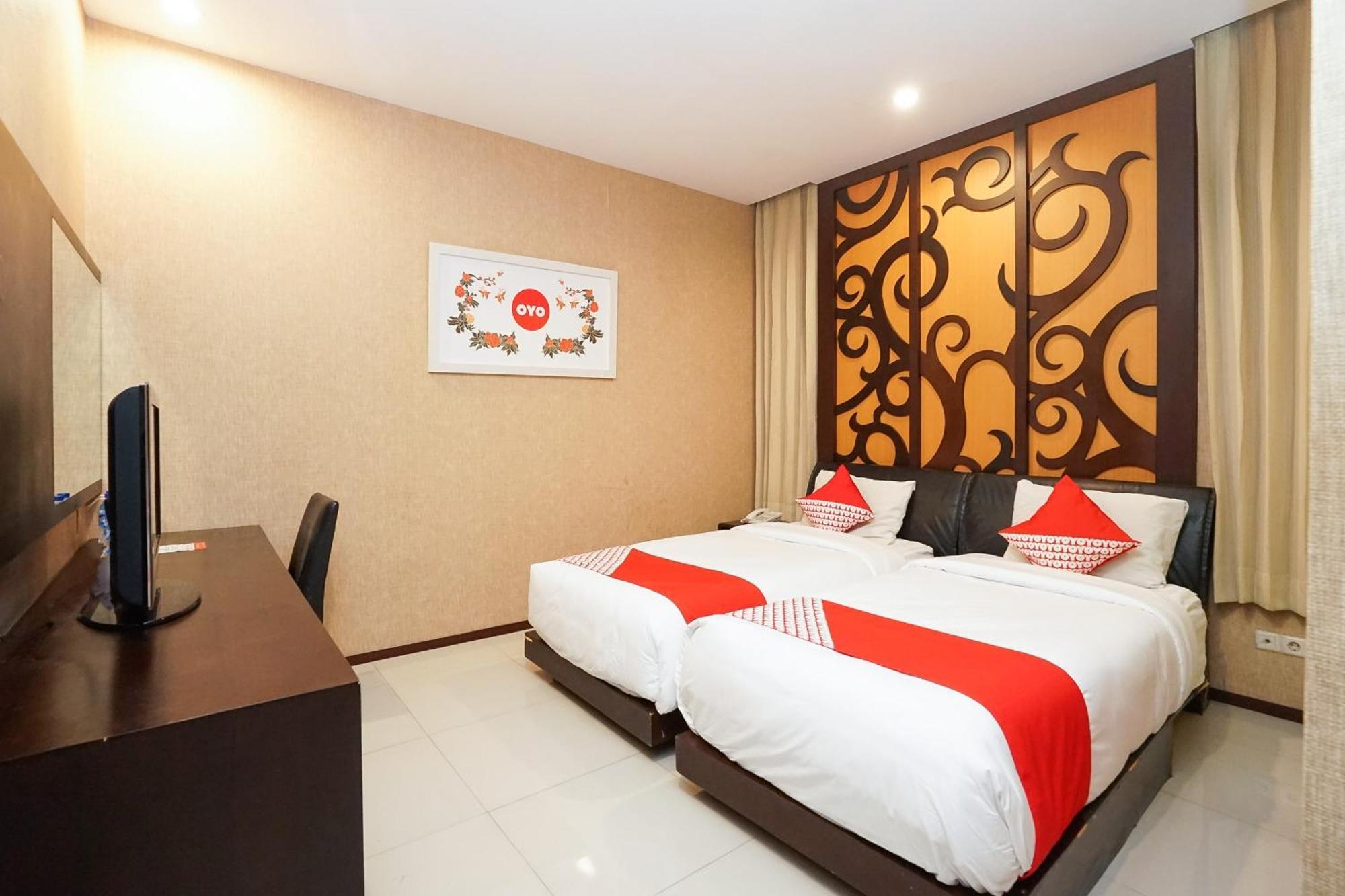 Istana Permata Ngagel Hotel Surabaya Exterior photo
