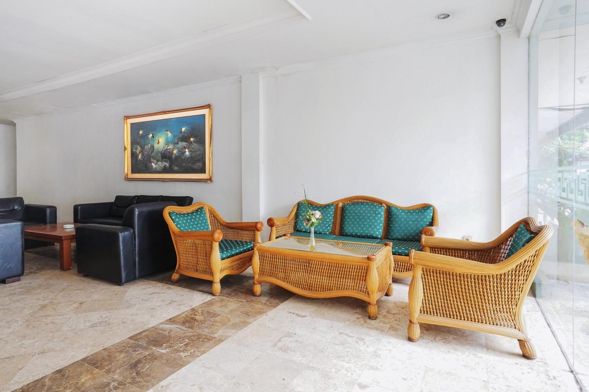 Istana Permata Ngagel Hotel Surabaya Exterior photo