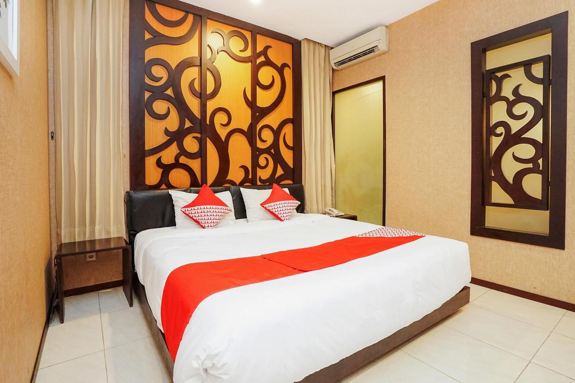 Istana Permata Ngagel Hotel Surabaya Exterior photo