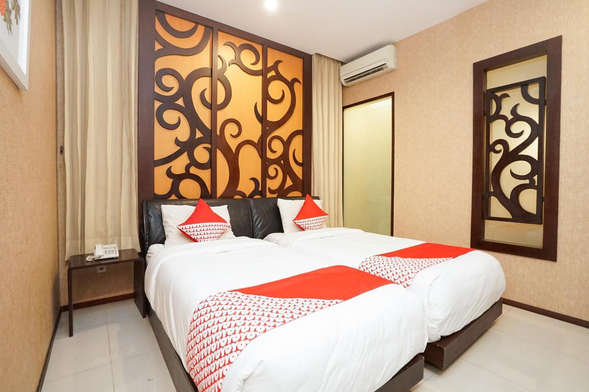 Istana Permata Ngagel Hotel Surabaya Exterior photo