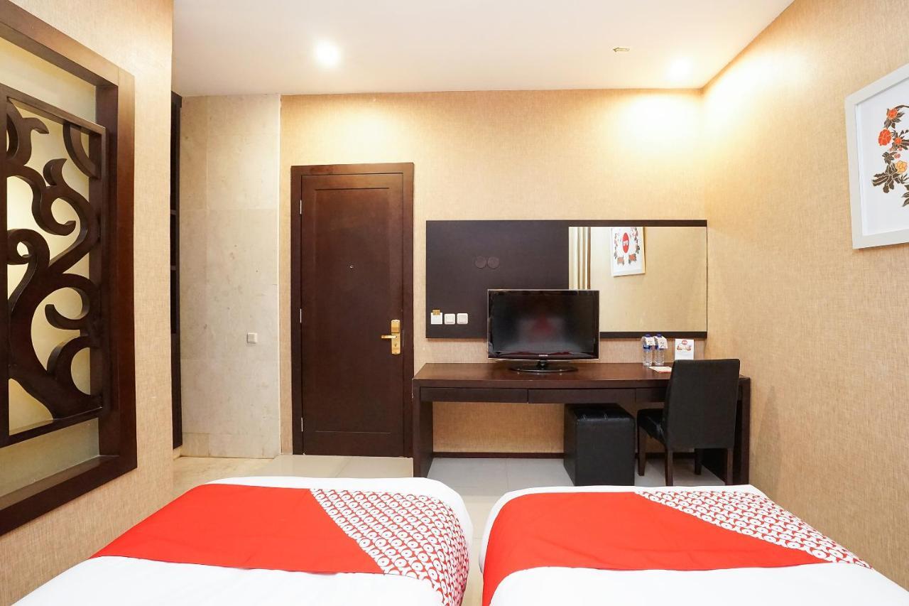 Istana Permata Ngagel Hotel Surabaya Exterior photo