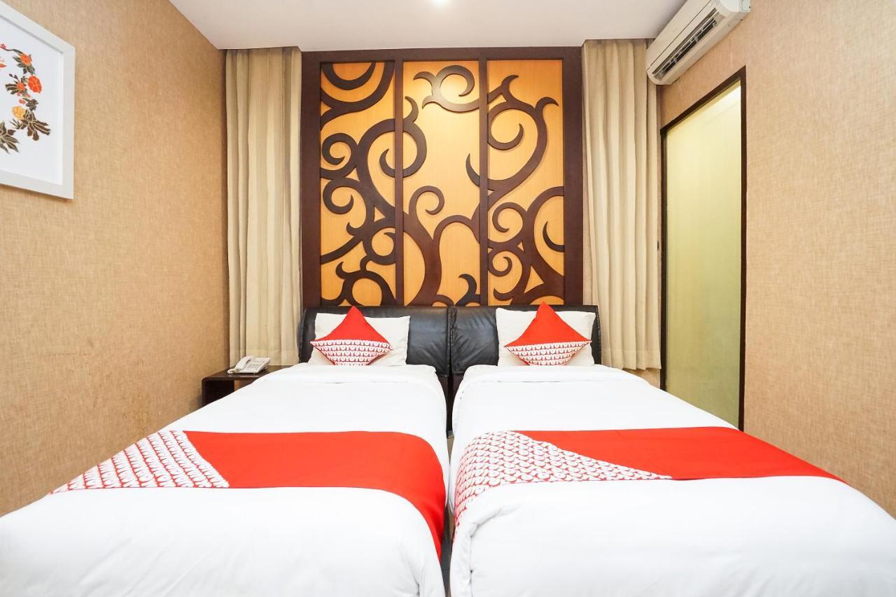 Istana Permata Ngagel Hotel Surabaya Exterior photo